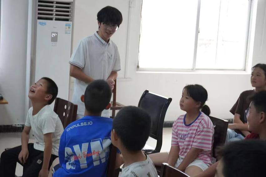 心有所“暑” “支”為你來(lái) ——白云村“七彩假期”暑期支教活動(dòng)開(kāi)班儀式順利展開(kāi).doc